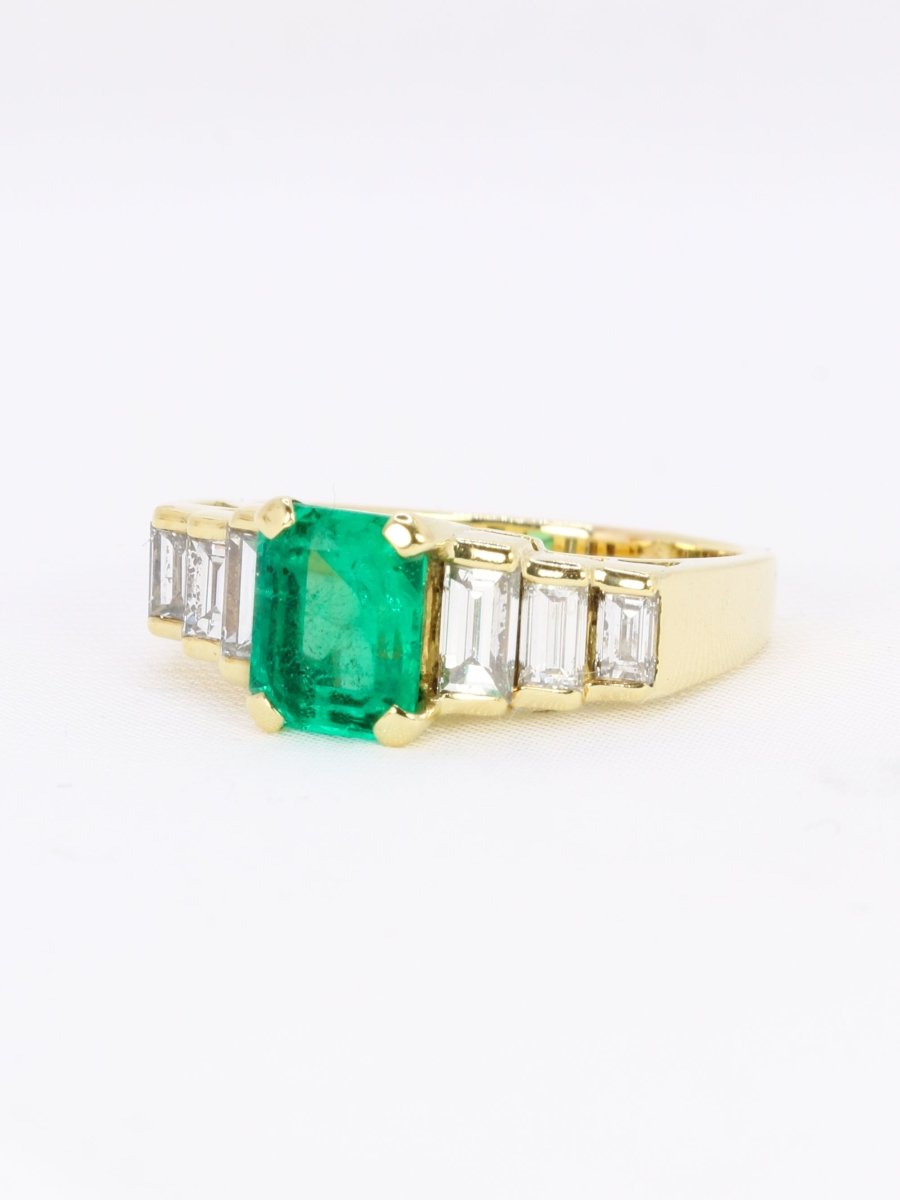 Bague Art Deco or jaune diamants emeraude colombienne Muzo 1,9 carat - Castafiore