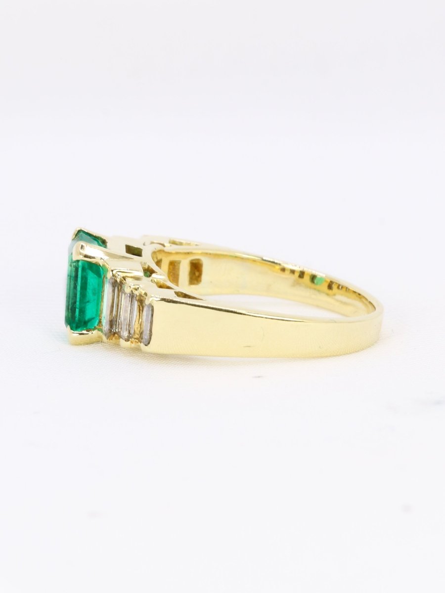 Bague Art Deco or jaune diamants emeraude colombienne Muzo 1,9 carat - Castafiore