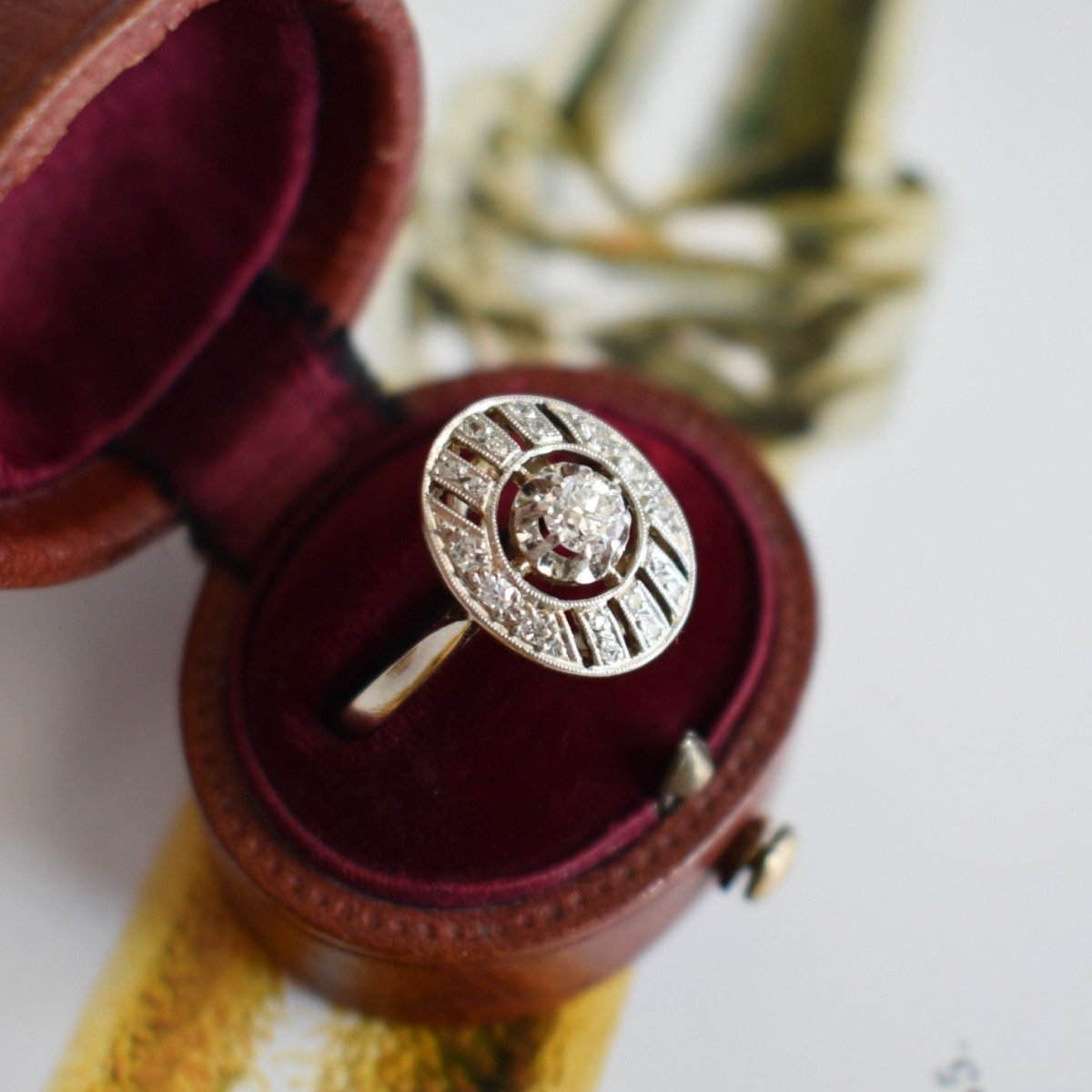 Bague Art Deco Or Platine et Diamants - Castafiore