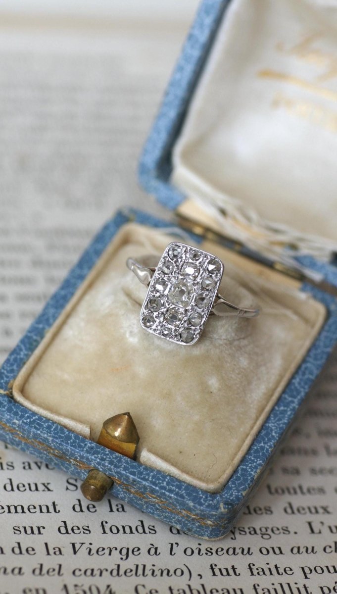 Bague Art Deco Rectangulaire Diamants sur Or Blanc - Castafiore