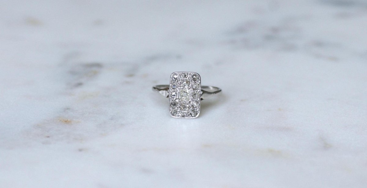 Bague Art Deco Rectangulaire Diamants sur Or Blanc - Castafiore