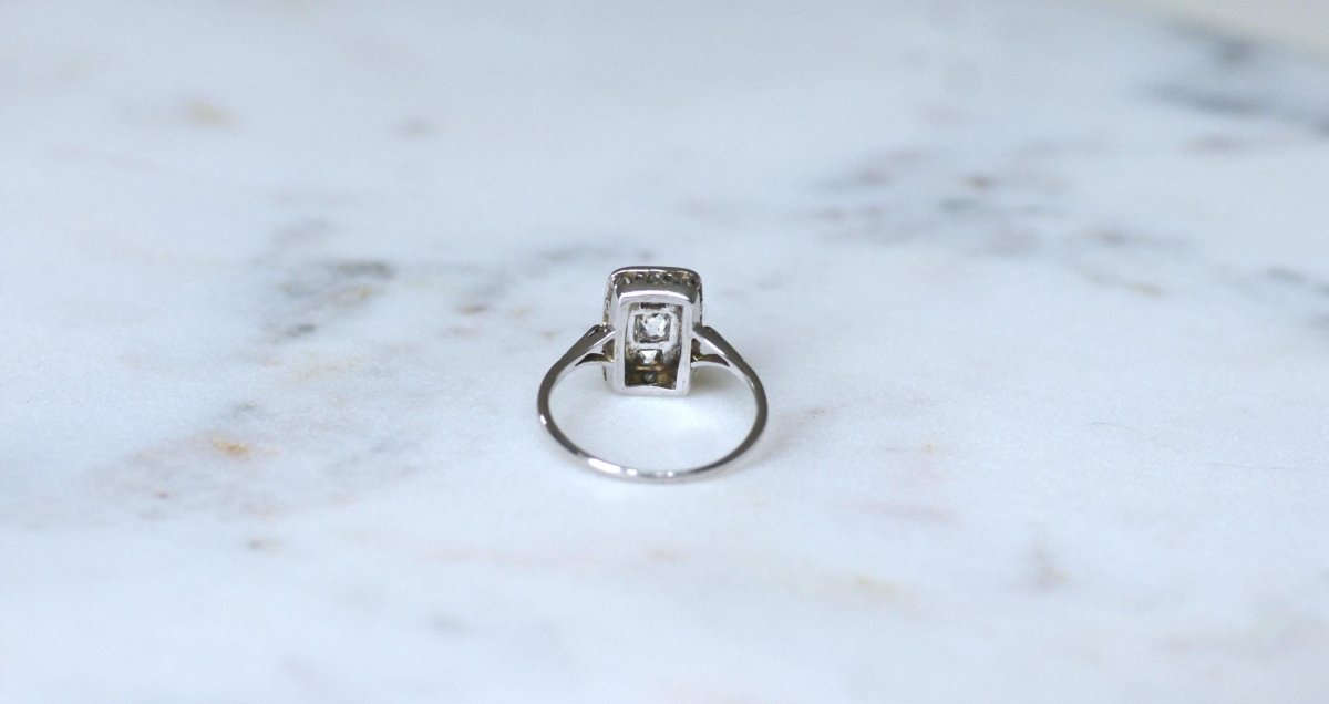 Bague Art Deco Rectangulaire Diamants sur Or Blanc - Castafiore