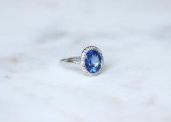 Bague Art Déco Saphir de Ceylan Non Chauffé 4,40 Cts et Diamants - Castafiore