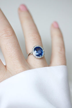 Bague Art Déco Saphir de Ceylan Non Chauffé 4,40 Cts et Diamants - Castafiore