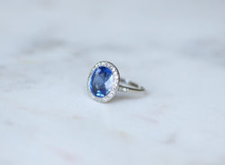 Bague Art Déco Saphir de Ceylan Non Chauffé 4,40 Cts et Diamants - Castafiore