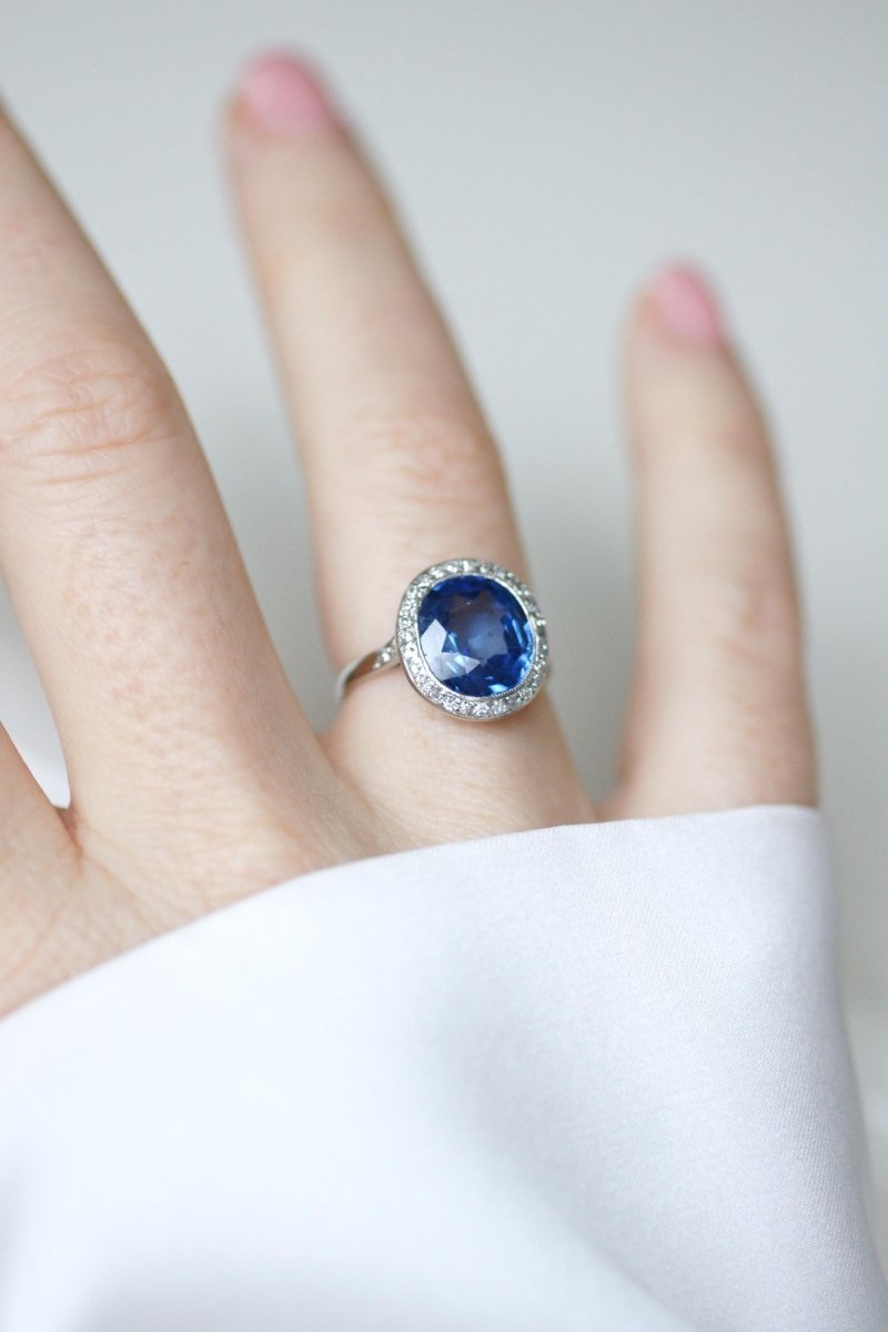 Bague Art Déco Saphir de Ceylan Non Chauffé 4,40 Cts et Diamants - Castafiore