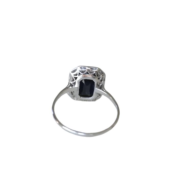 Bague Art Deco Saphir entourage Diamants - Castafiore