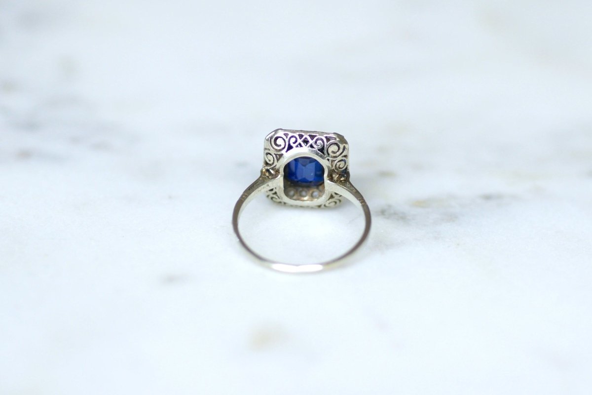 Bague Art Deco Saphir Synthétique Octogonale et Diamants - Castafiore