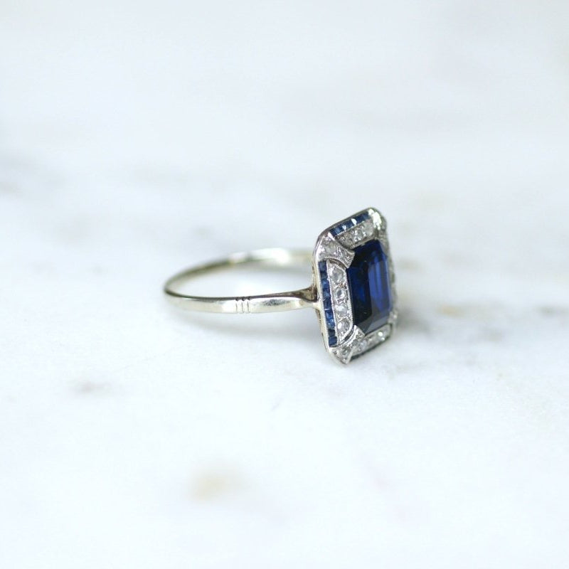 Bague Art Deco Saphir Synthétique Octogonale et Diamants - Castafiore