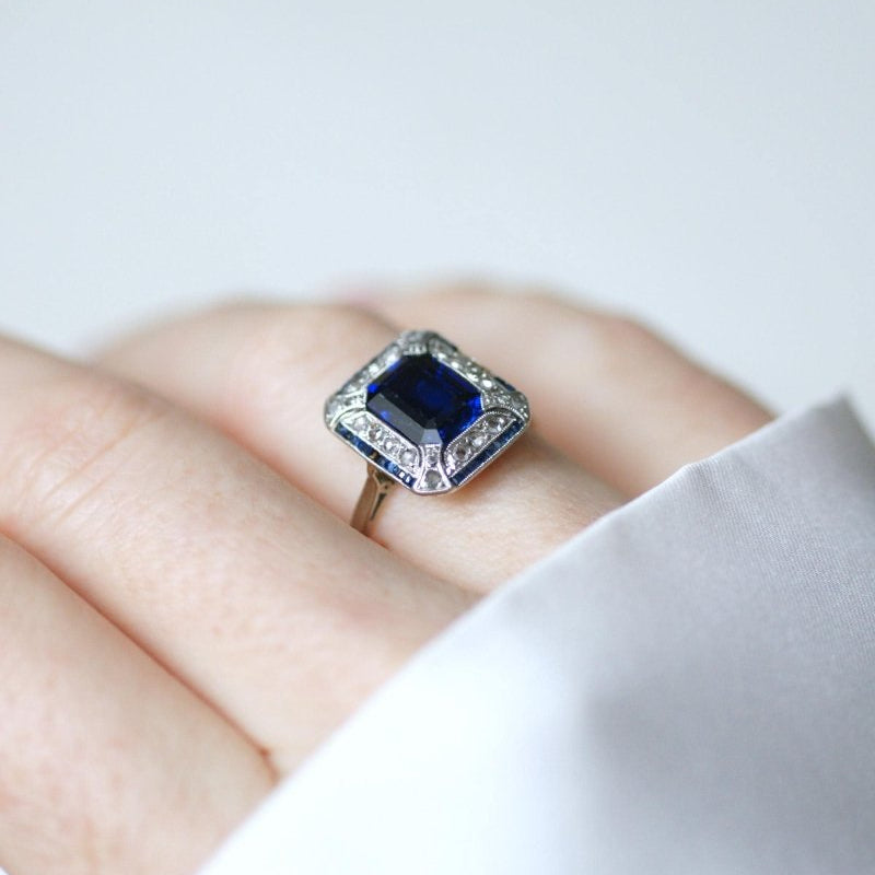 Bague Art Deco Saphir Synthétique Octogonale et Diamants - Castafiore