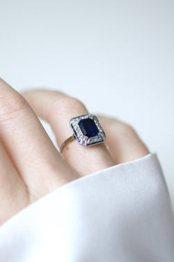 Bague Art Deco Saphir Synthétique Octogonale et Diamants - Castafiore