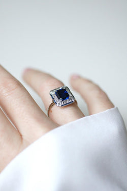 Bague Art Deco Saphir Synthétique Octogonale et Diamants - Castafiore