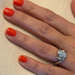 Bague Art Nouveau en or blanc et opale - Castafiore