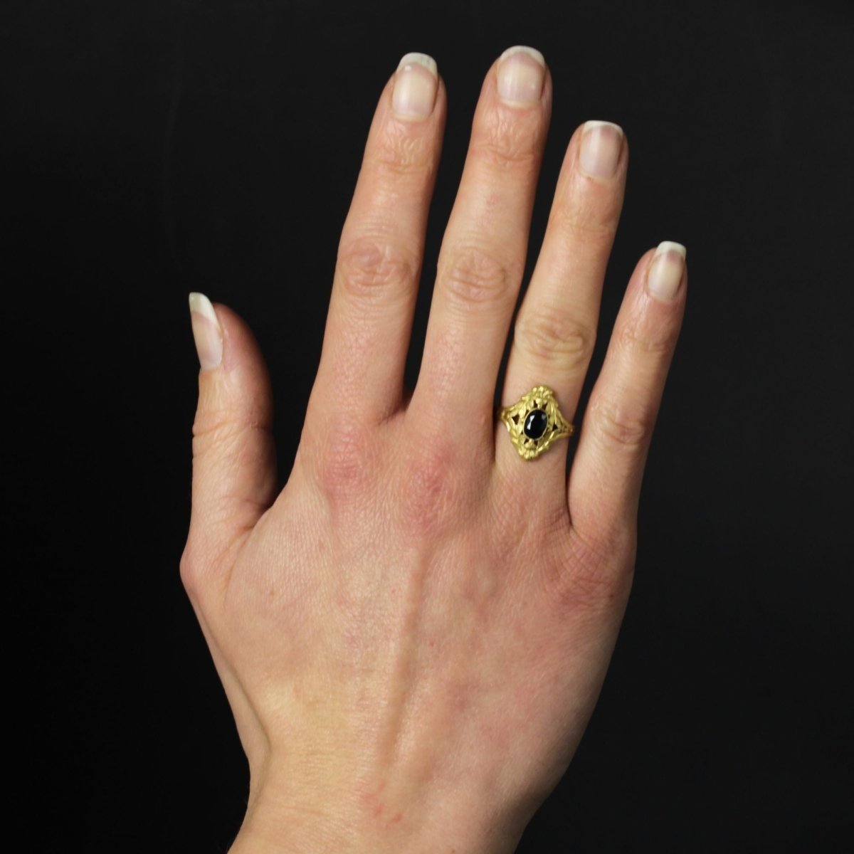 Bague Art Nouveau en or jaune et saphir - Castafiore
