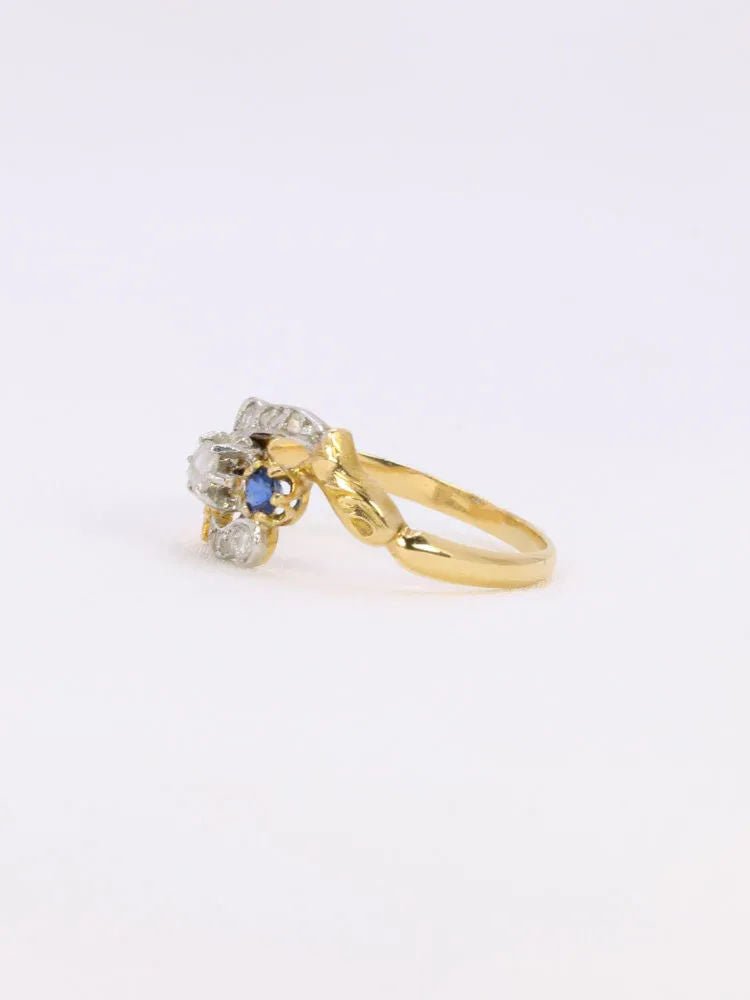 Bague Art Nouveau trilogie or jaune saphir diamants - Castafiore