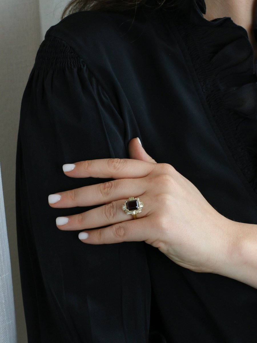 Bague ballerine grenat diamants baguette - Castafiore