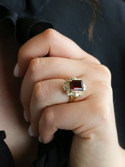 Bague ballerine grenat diamants baguette - Castafiore