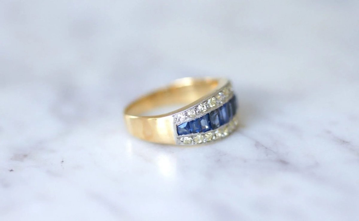 Bague Bandeau Art Deco Saphirs Calibrés et Diamants - Castafiore