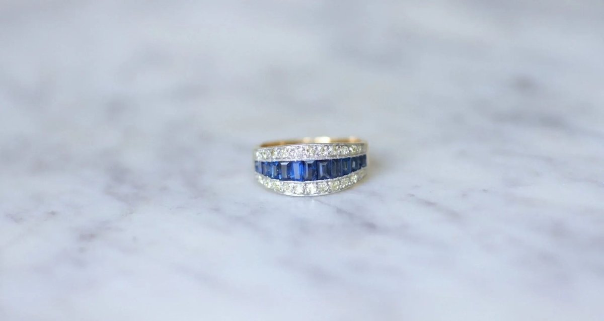 Bague Bandeau Art Deco Saphirs Calibrés et Diamants - Castafiore