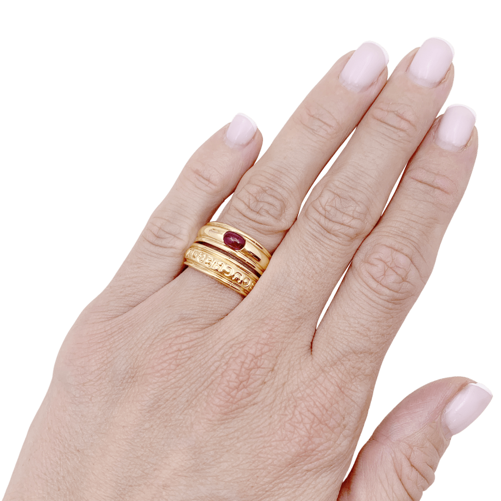 Bague Bandeau BOUCHERON en or jaune et rubis - Castafiore