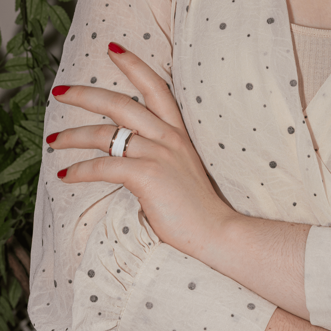 Bague Bandeau BULGARI "B.Zéero1" en or rose et céramique - Castafiore