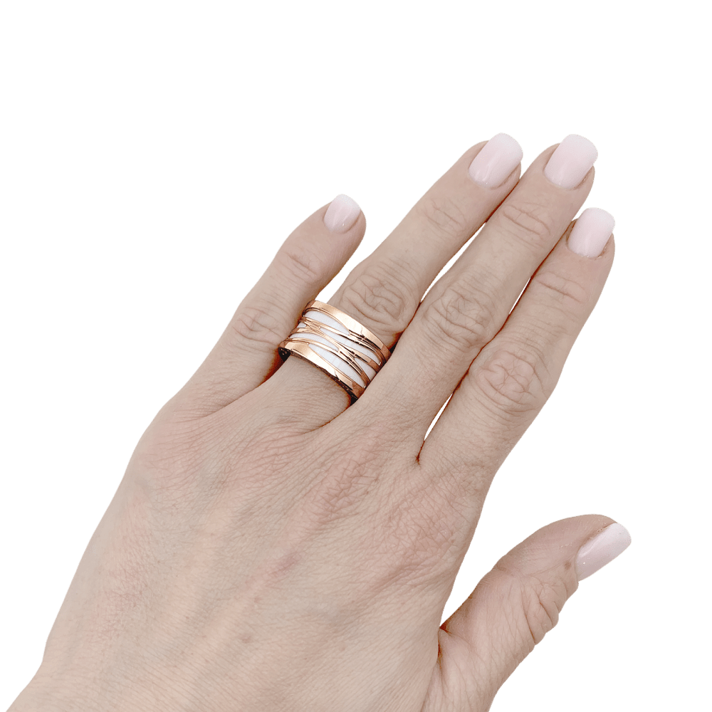 Ring Bulgari "B.Zero1 Zaha Hadid" in rose gold and ceramic white.