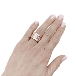 Ring Bulgari "B.Zero1 Zaha Hadid" in rose gold and ceramic white.