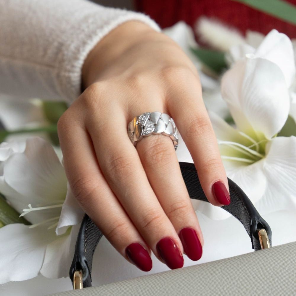 Bague Bandeau CARTIER "La Dona XL" en or blanc et diamants - Castafiore