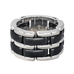 Bague Bandeau CHANEL "Ultra" en or blanc et céramique - Castafiore