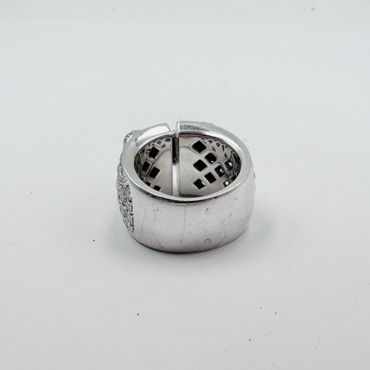 Bague Bandeau CHAUMET "Liens XL" en or blanc et diamants - Castafiore