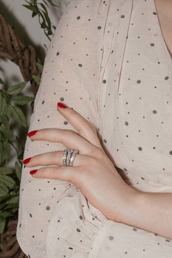 Bague Bandeau en or blanc et diamants - Castafiore