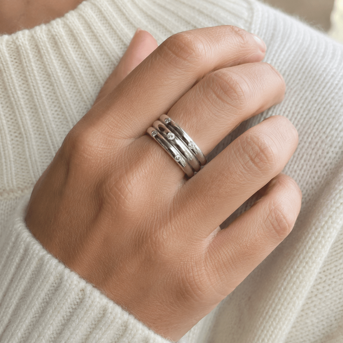 Bague Bandeau en or blanc et diamants - Castafiore