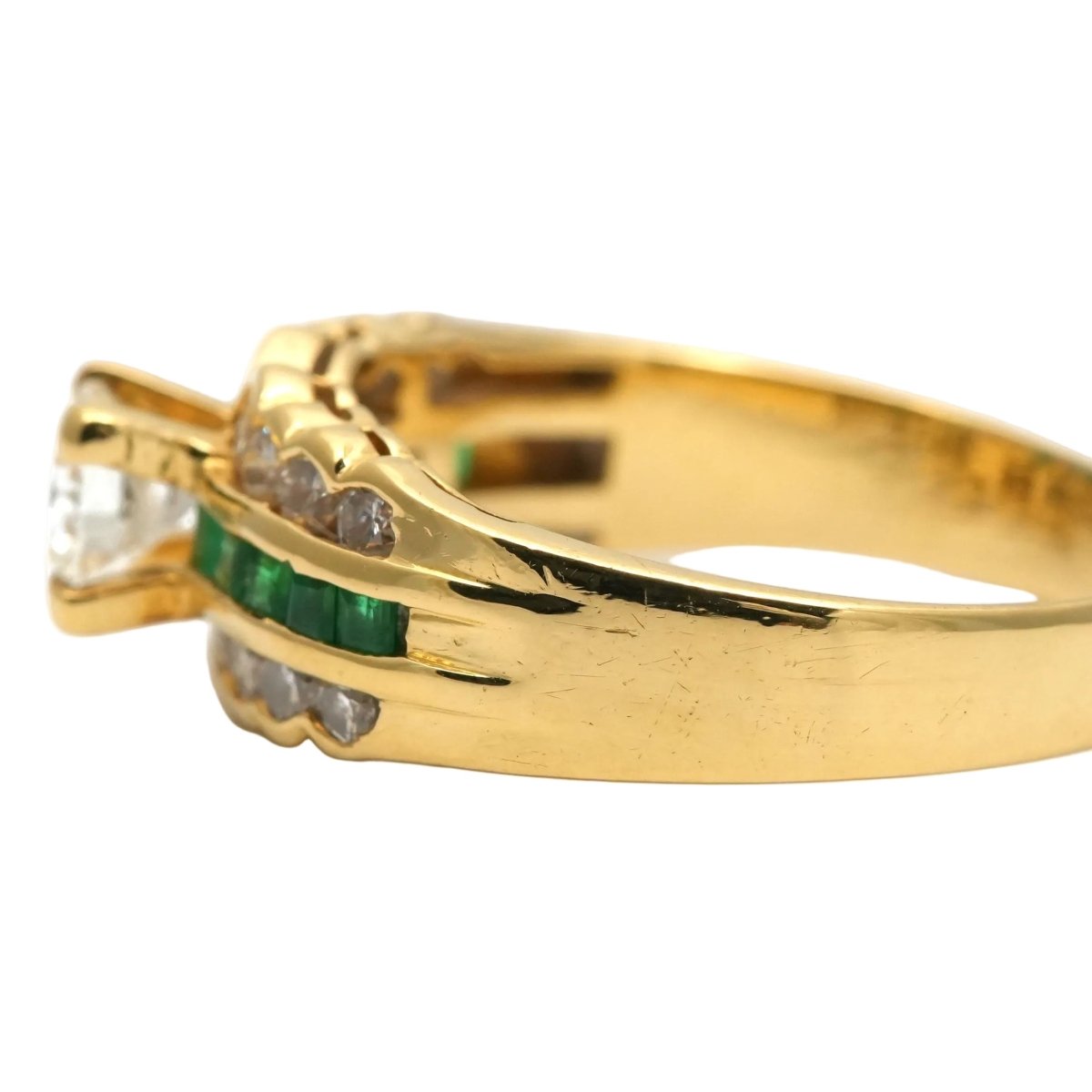 Bague Bandeau en or jaune, émeraudes et diamants - Castafiore