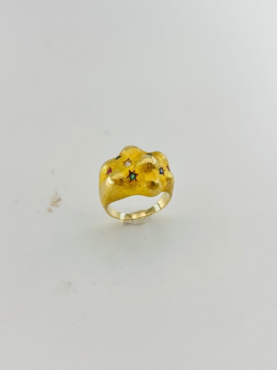 Bague Bandeau en or jaune, émeraudes, rubis, saphirs et diamant - Castafiore