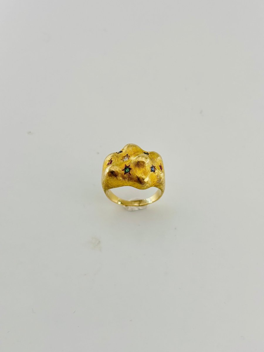 Bague Bandeau en or jaune, émeraudes, rubis, saphirs et diamant - Castafiore