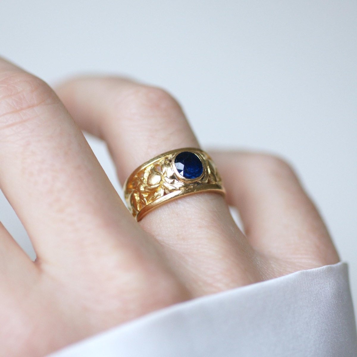 Bague Bandeau en or jaune et saphir - Castafiore