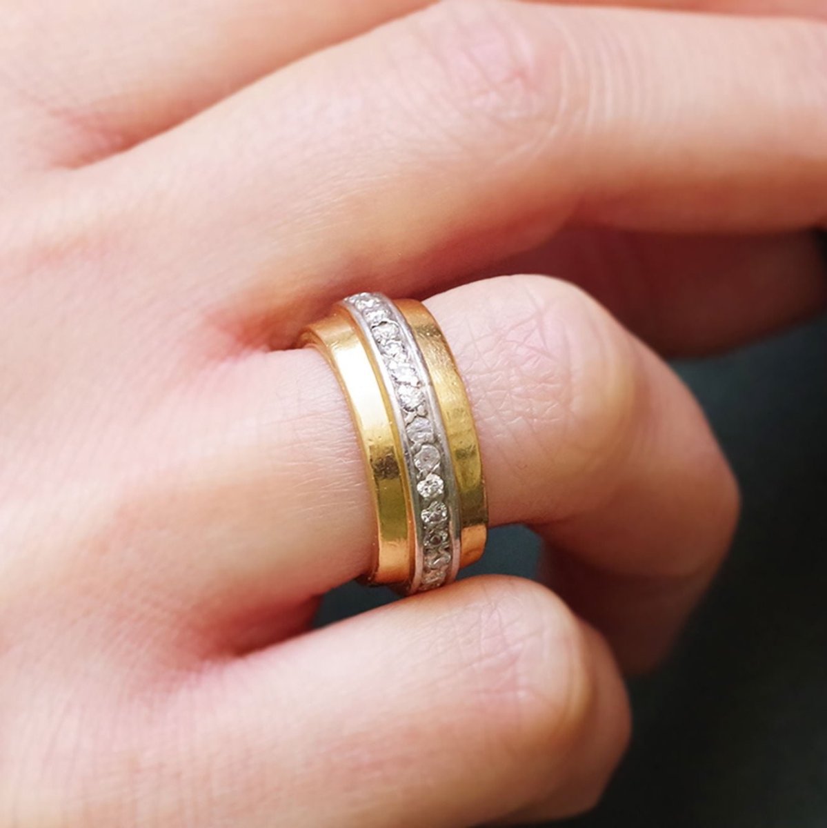 Bague Bandeau en or jaune, platine et diamants - Castafiore