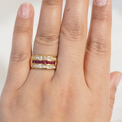 Bague Bandeau en or jaune, rubis et diamants - Castafiore