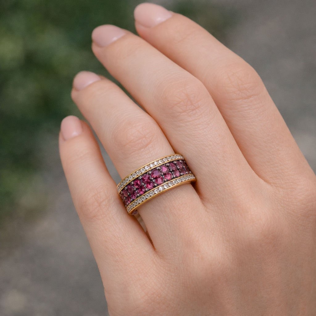 Bague Bandeau en or jaune, rubis, et diamants - Castafiore