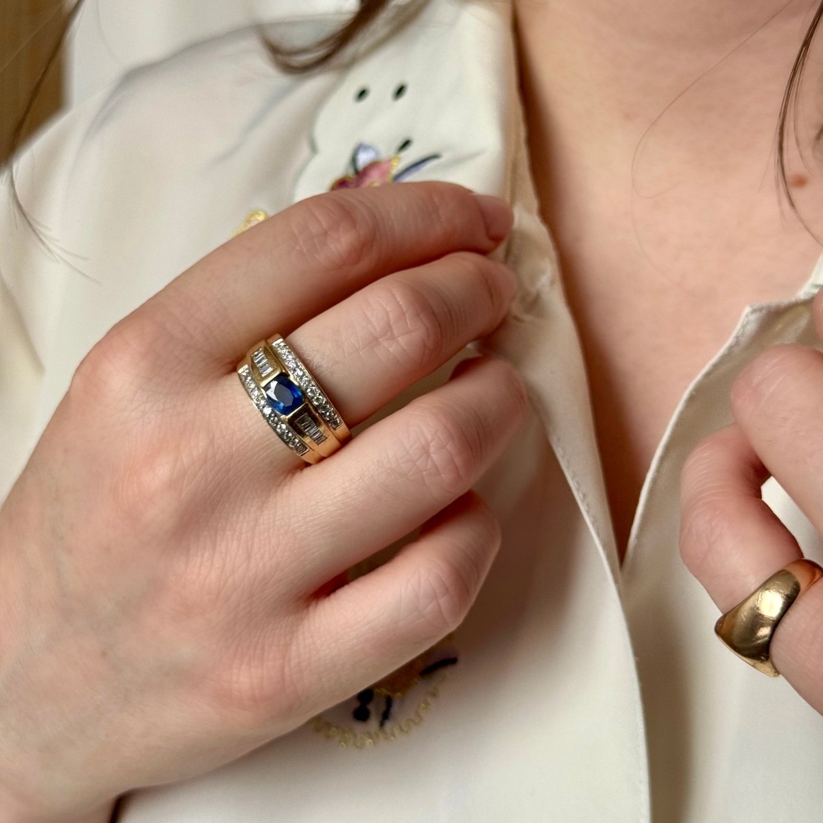 Bague Bandeau en or jaune, saphir et diamants - Castafiore