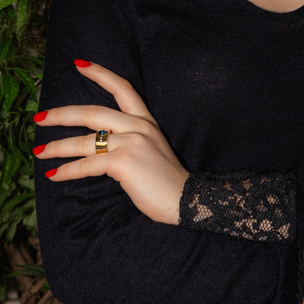 Bague Bandeau en or jaune, saphir et diamants - Castafiore