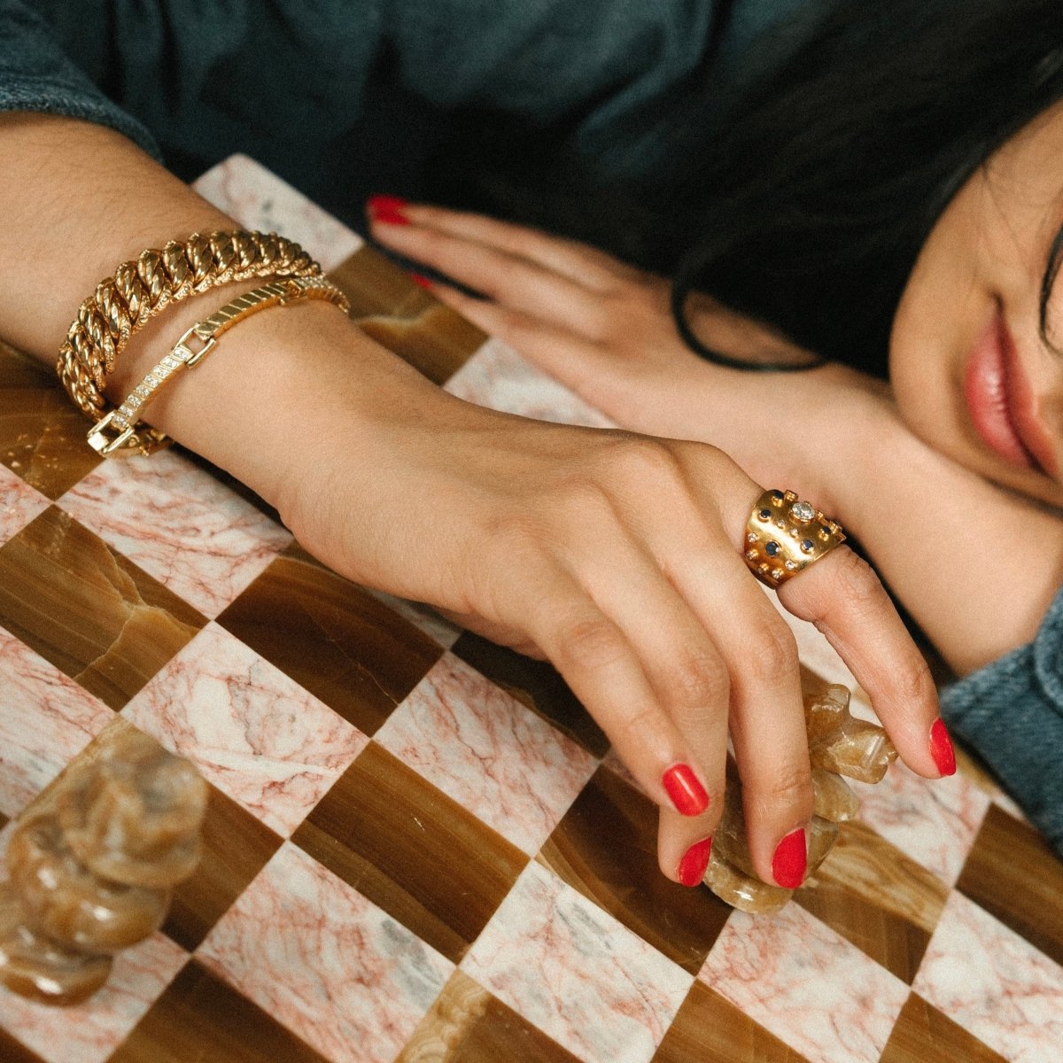 Bague Bandeau en or jaune, saphirs et diamants - Castafiore