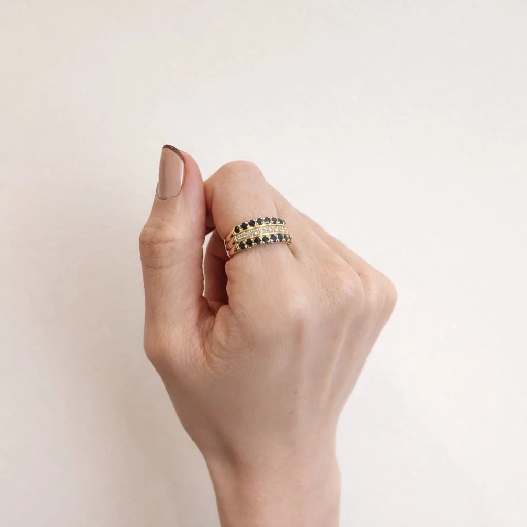Bague Bandeau en or jaune, saphirs et diamants - Castafiore