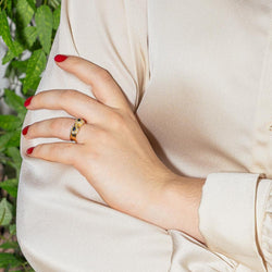 Bague Bandeau en or jaune, saphirs et diamants - Castafiore