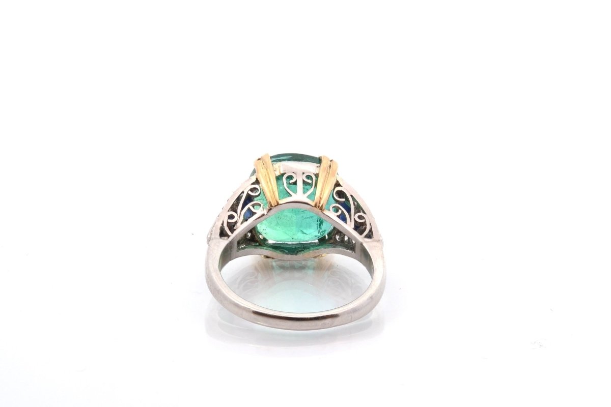 Bague Bandeau en platine et or jaune, émeraude, saphirs et diamants - Castafiore