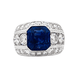 Ring paltinium, sapphire and diamonds.