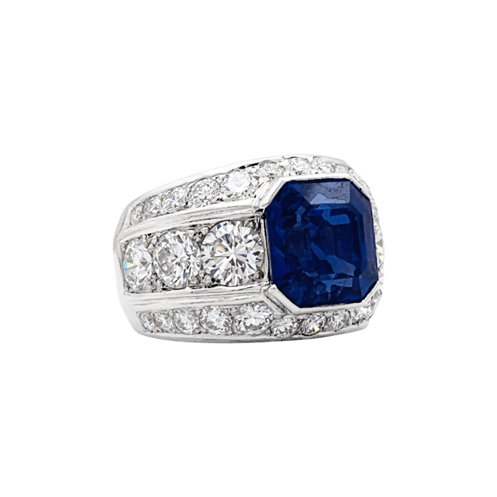Ring paltinium, sapphire and diamonds.