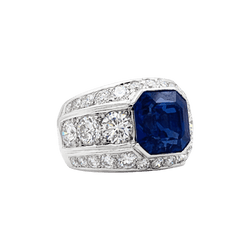 Ring paltinium, sapphire and diamonds.