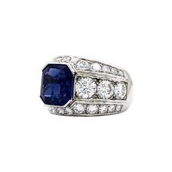 Ring paltinium, sapphire and diamonds.