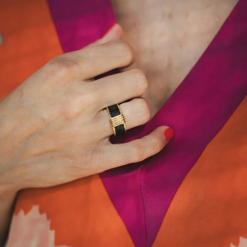 Bague Bandeau HERMÈS en or jaune et crin - Castafiore